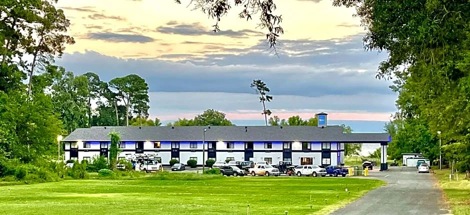 Rodeway Inn & Suites