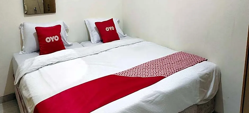 OYO 90870 C16 Siwalankerto Syariah