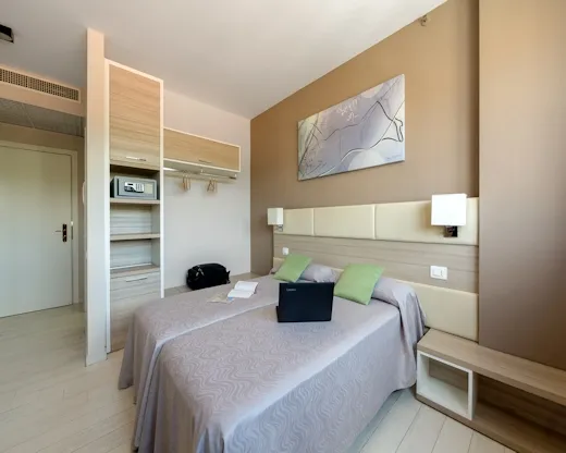 HOTEL CRISTINA