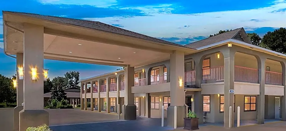 Best Western Delhi Inn