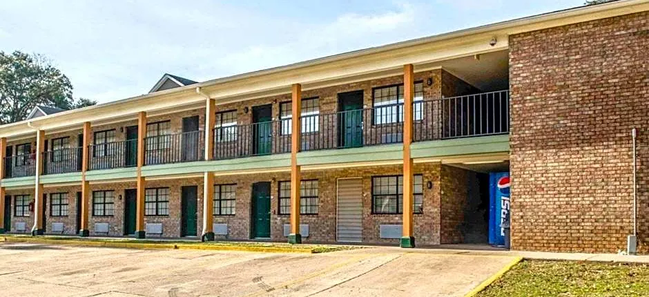 Suburban Studios Tallahassee near University