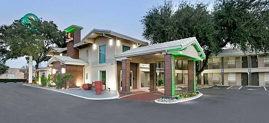 La Quinta Inn & Suites by Wyndham Dallas Uptown