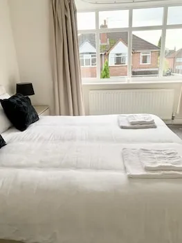 Immaculate 3-bed Travel Nest Unavailable, Manchester