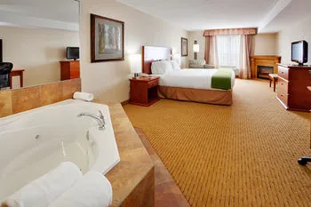 Holiday Inn Express Hotel & Suites CLARINGTON - BOWMANVILLE