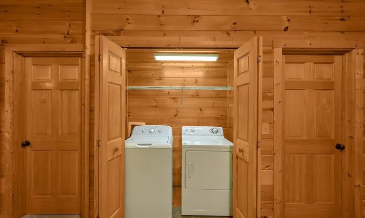 A Smoky Hideaway Apartment 5