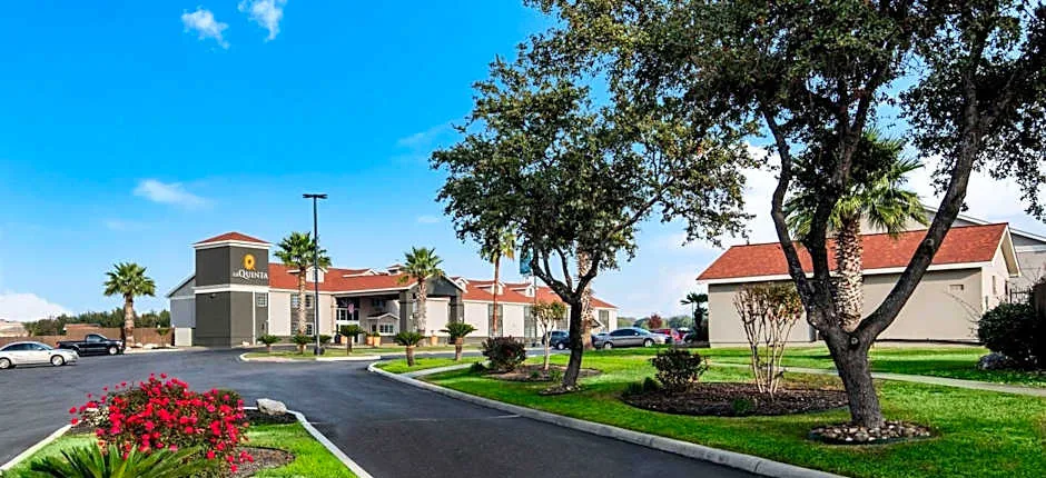 La Quinta Inn & Suites by Wyndham San Antonio Brooks City Base