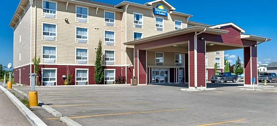Days Inn & Suites by Wyndham Cochrane