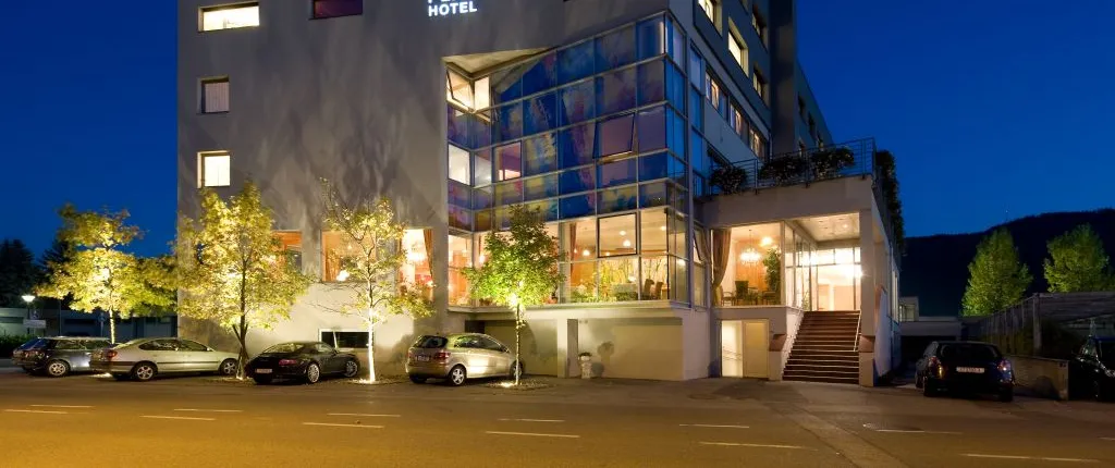 Penz Hotel West