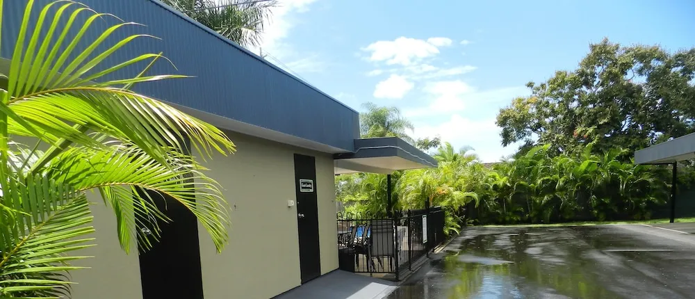 Golden Palms Motor Inn