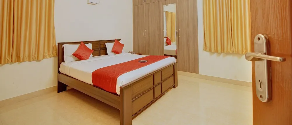 OYO 5287 White Glow Apartments