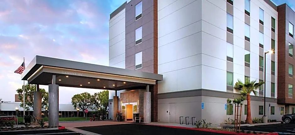 Hampton Inn By Hilton & Suites Irvine-Orange County Airport