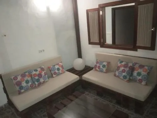 Casa Maradentro