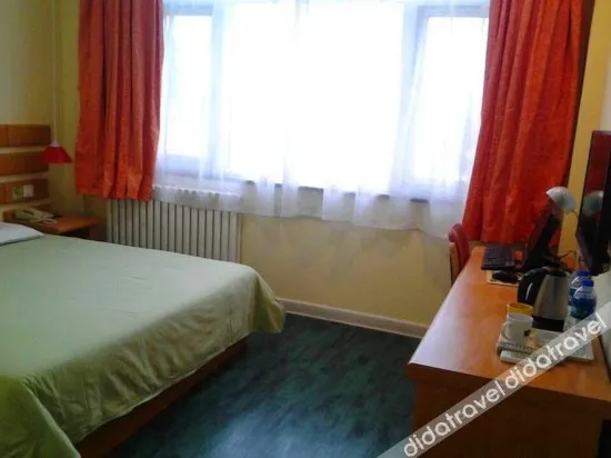 Home Inn (Jingbian Bus Station Renmin Road)