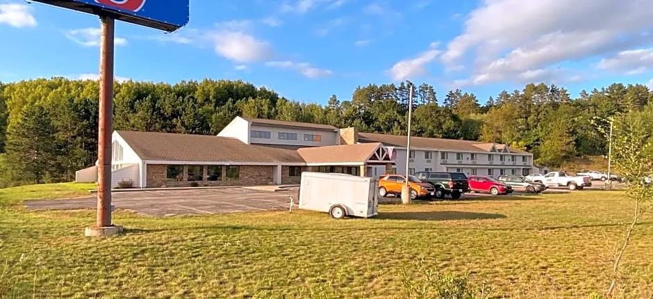 Motel 6 Norway MI