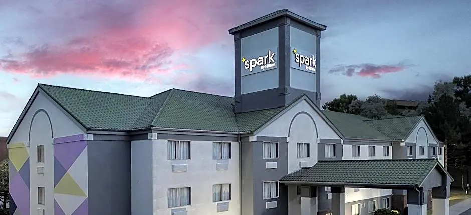 Spark by Hilton Lakewood Denver Southwest