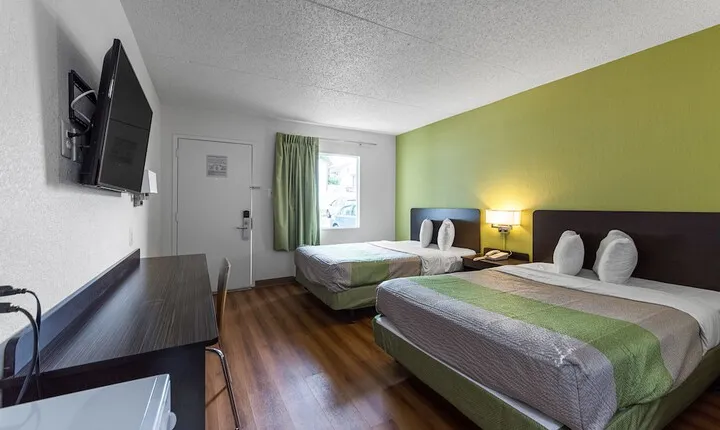 Motel 6 Warminster PA