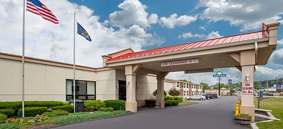 Days Inn by Wyndham Liberty