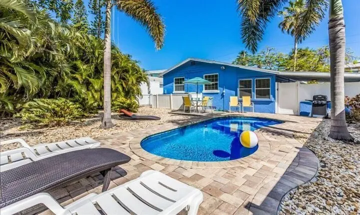 Violetta 3 Bedroom Home by RedAwning