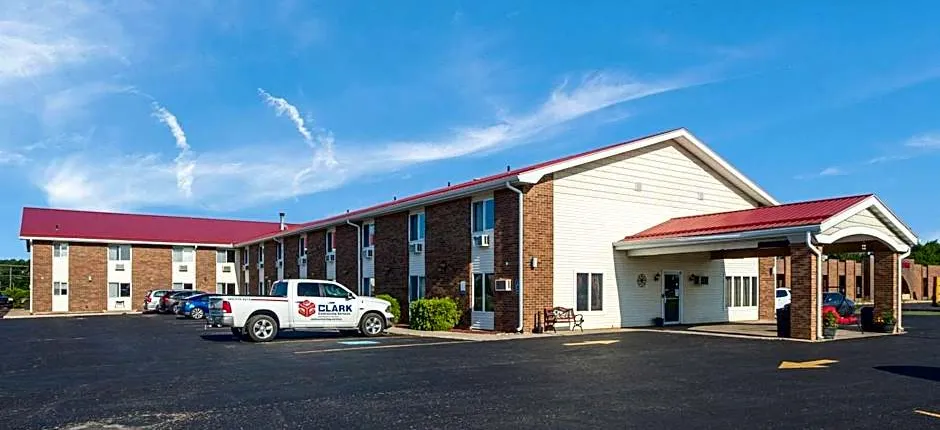Econo Lodge Inn & Suites Escanaba North