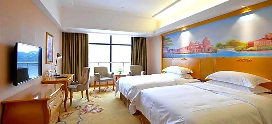 Vienna International Hotel North Qinzhou District Government High-Speed Railway Station