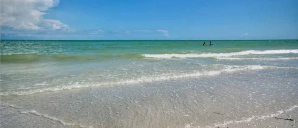 Duggers Tropical Village Cottage #1