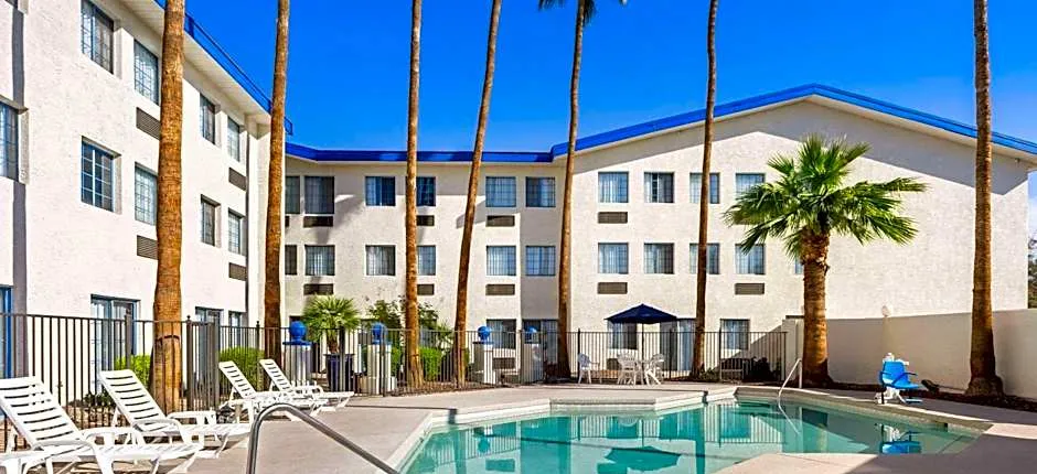 Days Inn & Suites by Wyndham Mesa Near Phoenix