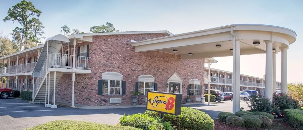 Super 8 by Wyndham Monroe West
