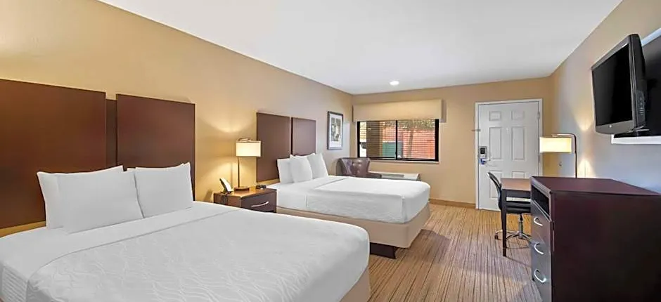 Best Western Cedar Inn
