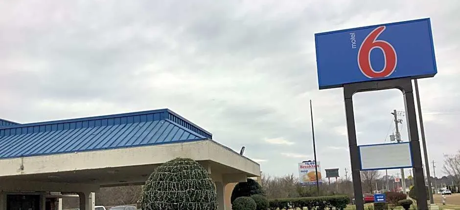 Motel 6-Memphis, TN - East