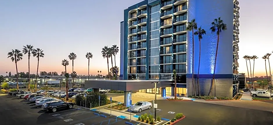 Holiday Inn Express & Suites Santa Ana - Orange County By IHG