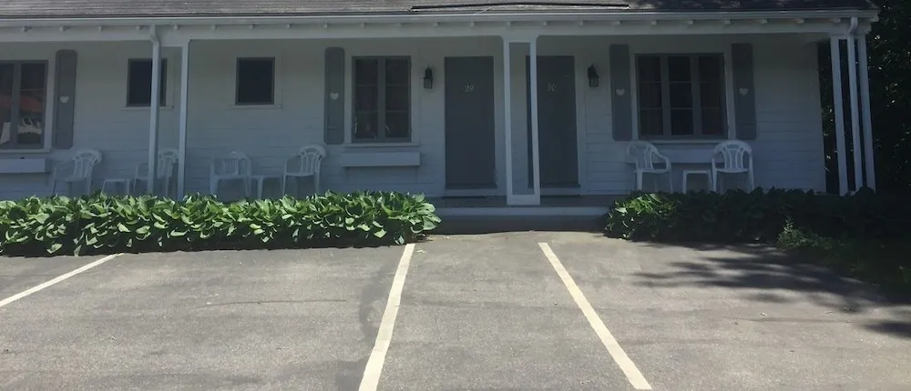 Eden Village Motel & Cottages