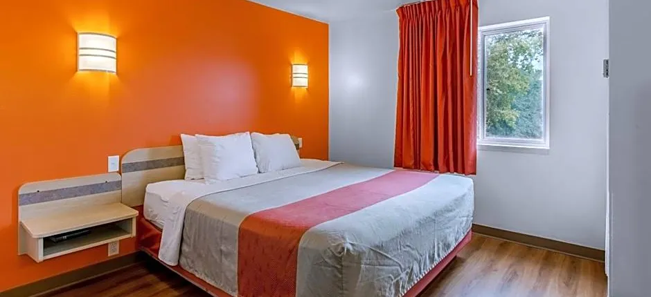 Motel 6-Baraboo, WI - Lake Delton-Wisconsin Dells