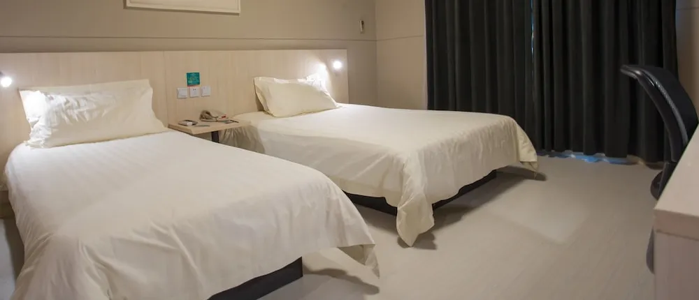 Hi Inn Liangpin Shanghai Xujiahui Wanping Nan Road