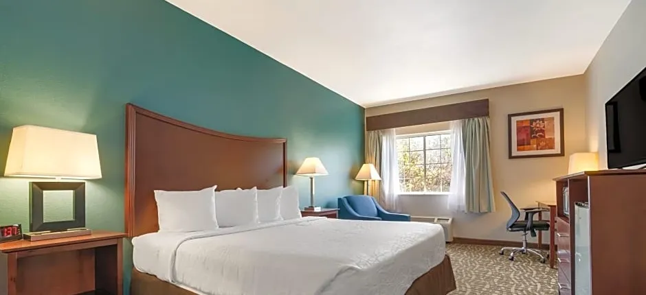 SureStay Plus by Best Western Topeka Northwest