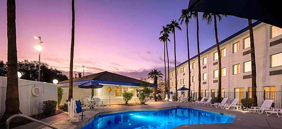 Days Inn & Suites by Wyndham Mesa Near Phoenix