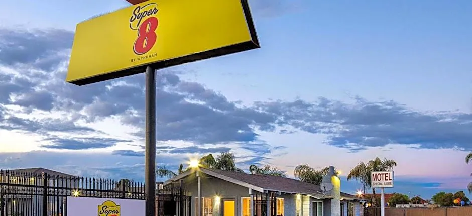 Super 8 by Wyndham Bakersfield CA