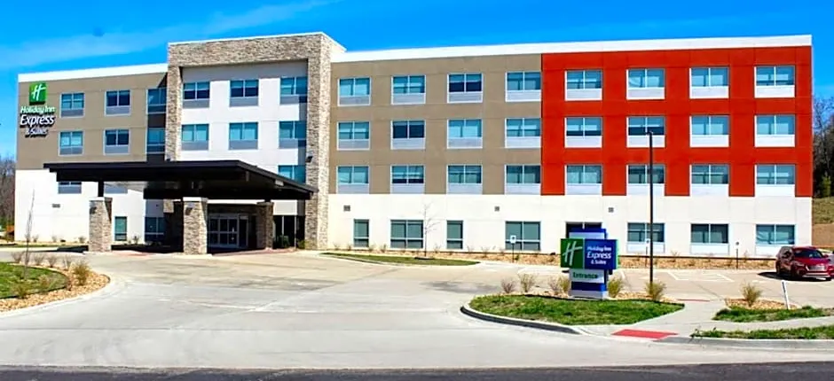 Holiday Inn Express And Suites Warrensburg North By IHG
