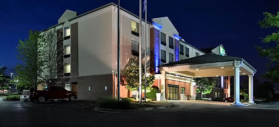 Holiday Inn Express Hotel & Suites Milwaukee-New Berlin By IHG