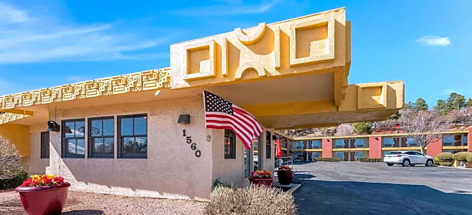 Kings House Motor Hotel