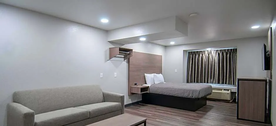 Americas Best Value Inn & Suites Lake Charles at I-210 Exit 5