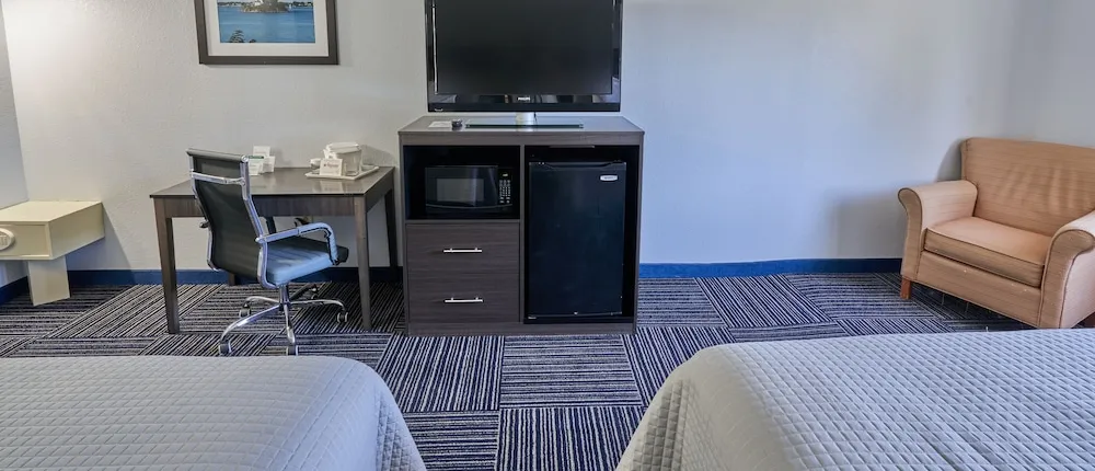 Admiralty Inn & Suites - a Red Collection Hotel