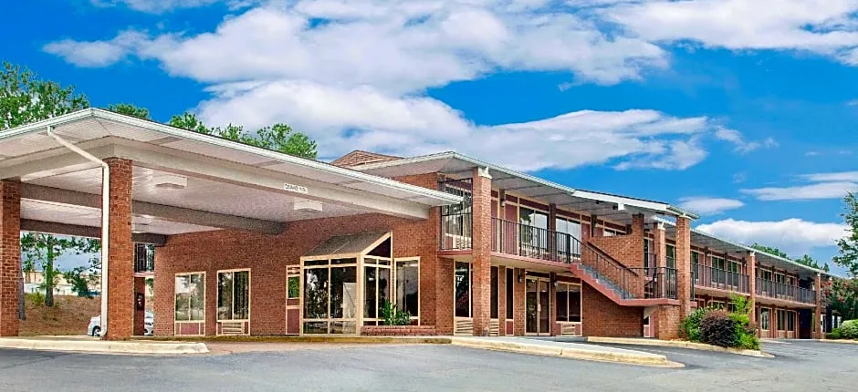 Days Inn by Wyndham Benton