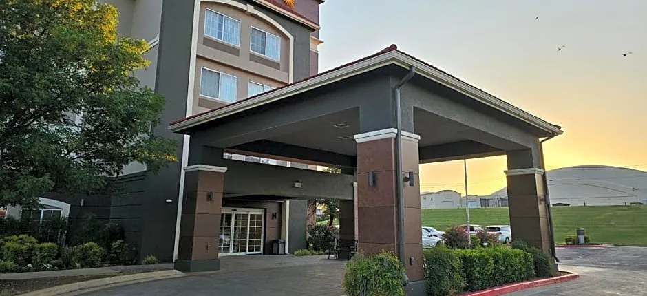 La Quinta Inn & Suites by Wyndham Lawton / Fort Sill