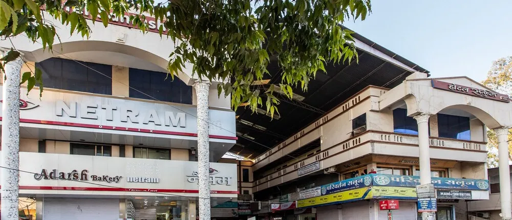 OYO 24109 Hotel Santushti