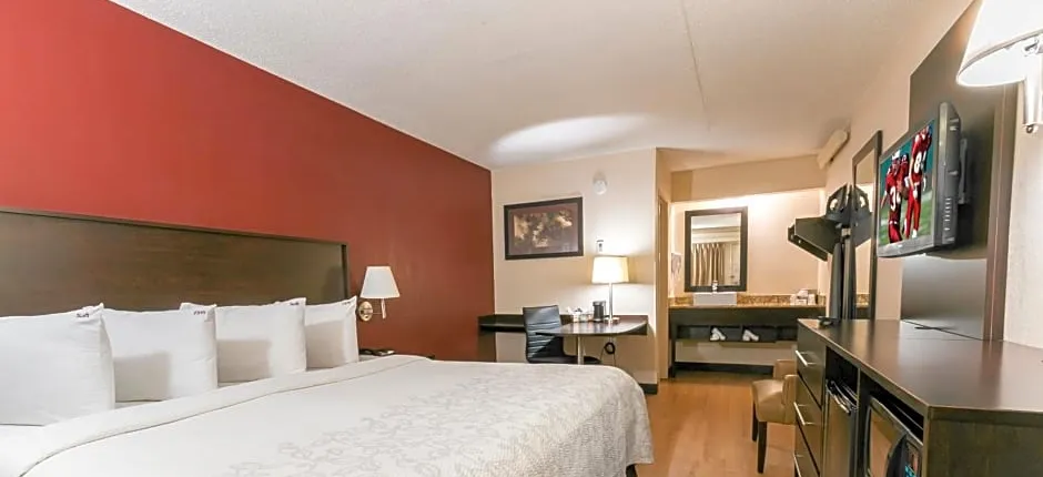 Red Roof Inn PLUS+ West Springfield