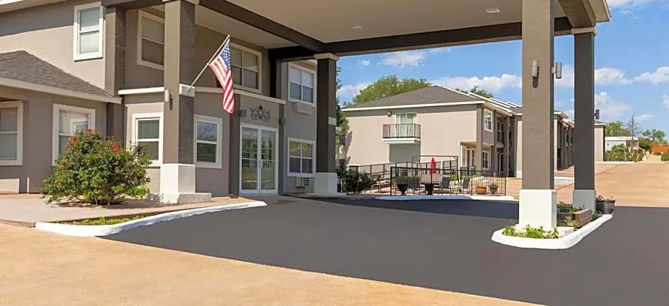 Days Inn by Wyndham Suites Fredericksburg