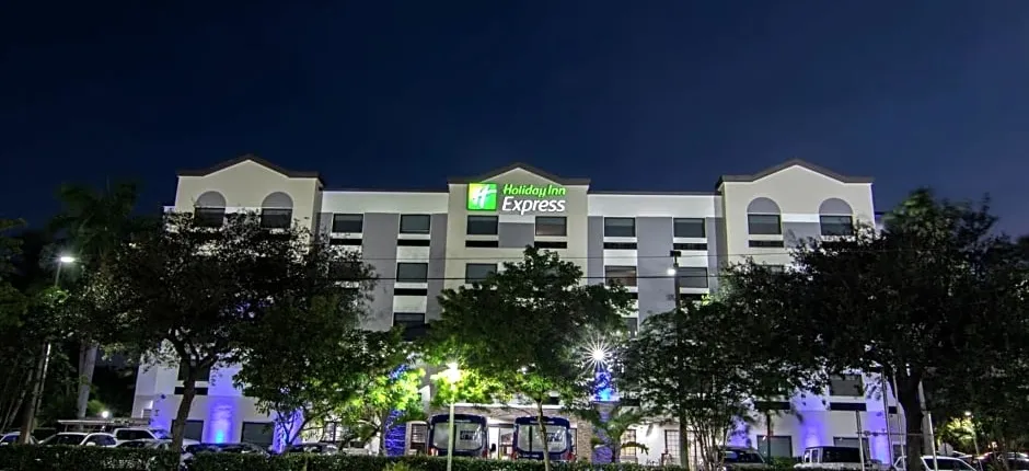 Holiday Inn Express and Suites Fort Lauderdale Airport West By IHG