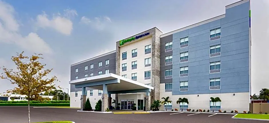 Holiday Inn Express & Suites Tampa Stadium - Airport Area