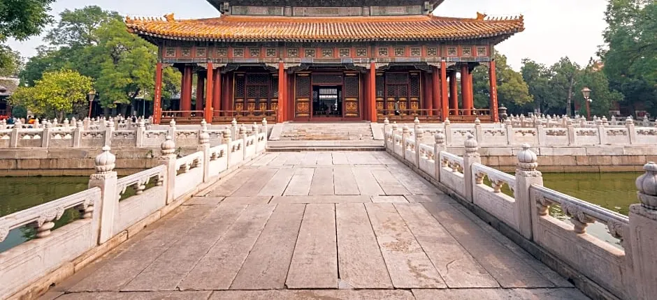 Hongduan Hesu Hotel (Beijing Guomao Hujialou Subway Station)