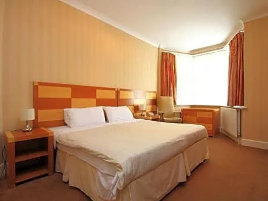 Hinton Firs Hotel
